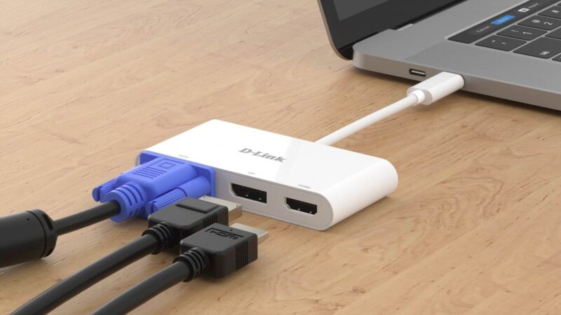 DLINK 3-v-1 adapter USB-C  HDMI / VGA / DisplayPort