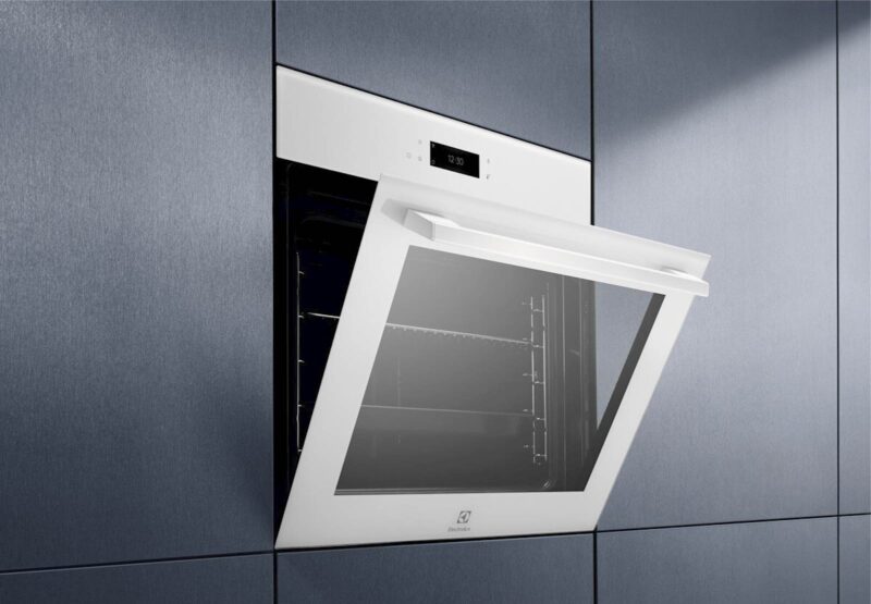 Vgradna pečica Electrolux EOE8P39WV, piroliza, bela, WiFi