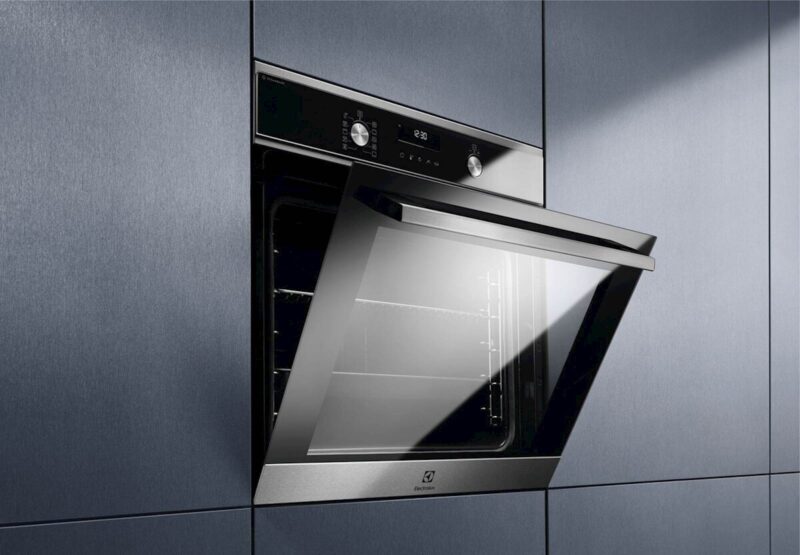 Vgradna pečica Electrolux EOD6P77WX, piroliza, WiFi