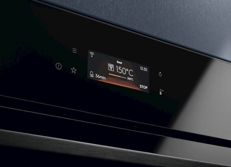 Vgradna pečica Electrolux EOC8P39WZ, piroliza, WiFi, parna 25%
