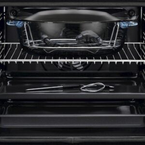 Vgradna pečica Electrolux EOC8P39WZ, piroliza, WiFi, parna 25%