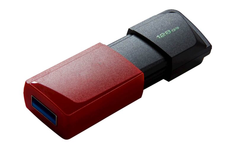 USB disk Kingston 128GB DT Exodia M, 3.2 Gen1, črno rdeč, drsni priključek