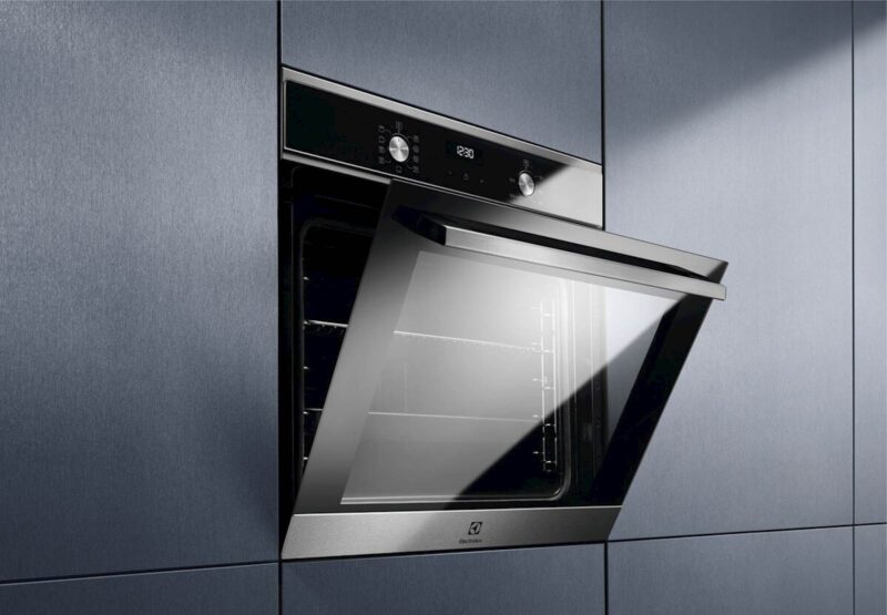 Vgradna pečica Electrolux EOF5H40BX, SurroundCook