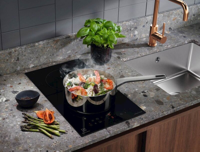 Vgradna plošča Electrolux LIT30231C, indukcija, 30 cm