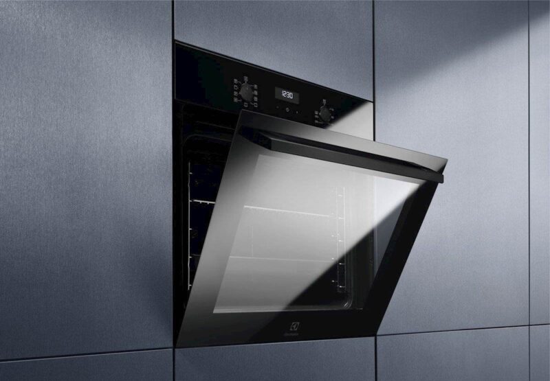 Vgradna pečica Electrolux EOF5C50BZ,  SurroundCook